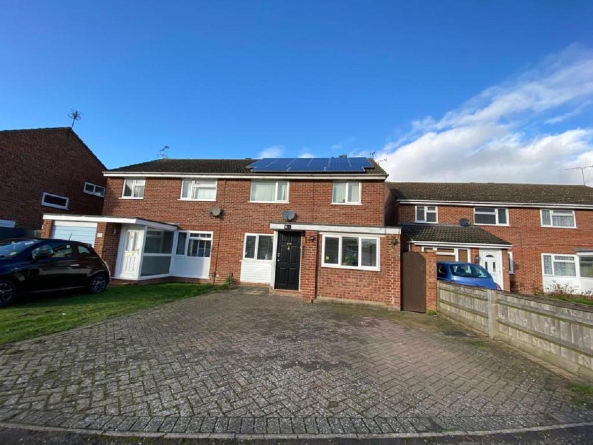 Lovely Homes Aylesbury  Exterior photo